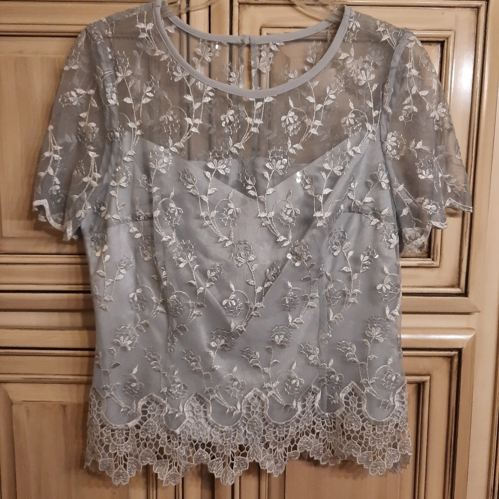 Caramia Silver Lace Sequin Accent Top -‎ Size 10